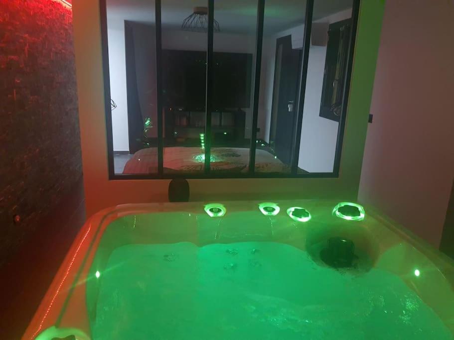 פרפיניין Superbe Appartement Avec Jacuzzi Et Exterieur מראה חיצוני תמונה