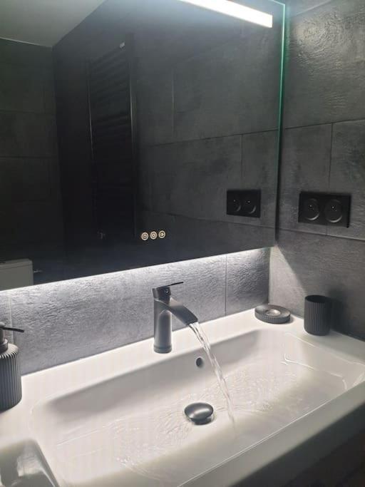 פרפיניין Superbe Appartement Avec Jacuzzi Et Exterieur מראה חיצוני תמונה